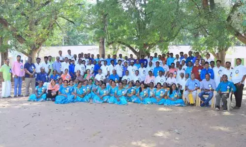 முன்னாள் மாணவர்கள் சந்திப்பு