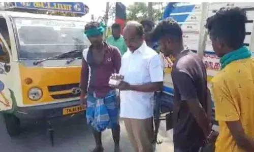 சரக்கு வேன்களில் காளைகளை ஏற்றி சென்றவர்களுக்கு அபராதம்