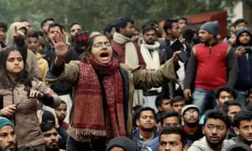 டெல்லி கல்லூரியில் அசைவ உணவுக்கு தடை: மாணவர்கள் போராட்டம்