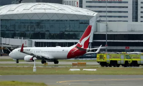 நியூசிலாந்து விமானம் ஆஸ்திரேலியாவில் அவசரமாக தரையிறக்கம்: அதிர்ஷ்டவசமாக உயிர் தப்பிய 145 பயணிகள்..!!