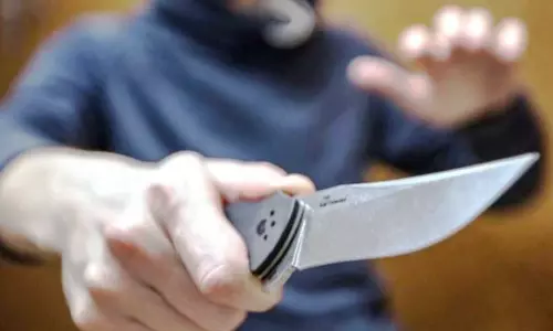 பேரம்பாக்கம் பாரிவேட்டை திருவிழாவில் ரகளையில் ஈடுபட்டவர்களை தட்டிக்கேட்ட புதுமாப்பிள்ளைக்கு வெட்டு