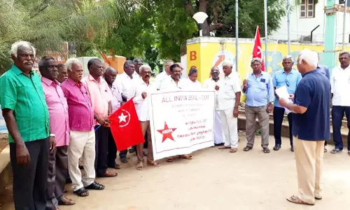 கோவில்பட்டியில்பி.எஸ்.என்.எல். ஓய்வூதியர் சங்கத்தினர் ஆர்ப்பாட்டம்