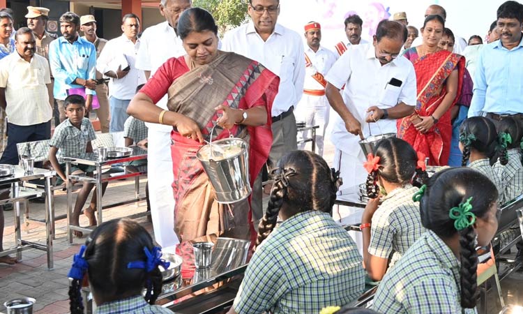 காலை உணவு திட்டத்தால் அரசு பள்ளிகளில் மாணவர்கள் வருகை அதிகரிப்பு - அமைச்சர் கீதாஜீவன்