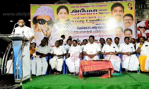அடிக்கடி போராட்டம் நடத்தும் கம்யூனிஸ்டு கட்சியினர் எங்கு இருக்கிறார்கள்?-முன்னாள் அமைச்சர் வைகைச்செல்வன் கேள்வி அடிக்கடி போராட்டம் நடத்தும் கம்யூனிஸ்டு கட்சியினர் எங்கு இருக்கிறார்கள்?-முன்னாள் அமைச்சர் வைகைச்செல்வன் கேள்வி