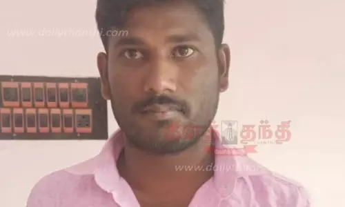 500 ரூபாய் கள்ள நோட்டுகள் வைத்திருந்த ஊர்க்காவல் படைவீரர் சிக்கினார் 500 ரூபாய் கள்ள நோட்டுகள் வைத்திருந்த ஊர்க்காவல் படைவீரர் சிக்கினார்