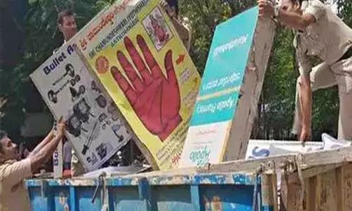 கே.வி.குப்பம் பகுதிகளில் பேனர்கள் அகற்றம்