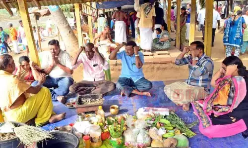 பேரூர் நொய்யல் படித்துறையில் தை அமாவாசை வழிபாடு