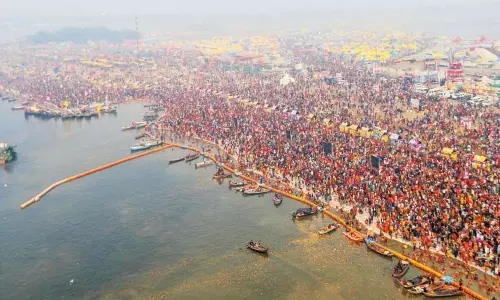 பிரயாக்ராஜில் மகாமேளா: கங்கையில் ஒரே நாளில் 1½ கோடி பேர் புனித நீராடினர்