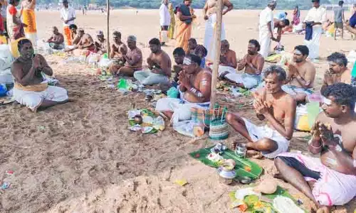 தை அமாவாசையையொட்டி முன்னோர்களுக்கு பொதுமக்கள் தர்ப்பணம்