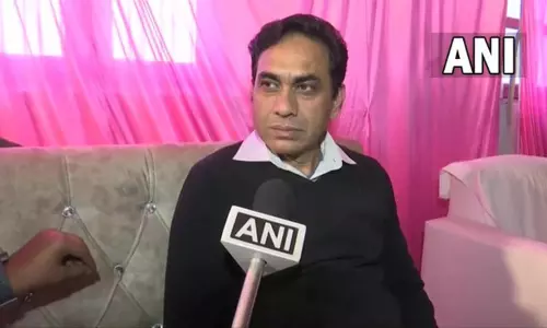 இந்திய மல்யுத்த சம்மேளனத்தின் உதவி செயலாளர் இடைநீக்கம் - விளையாட்டுத்துறை அமைச்சகம் நடவடிக்கை