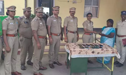 காணாமல் போன 12 செல்போன்கள் மீட்பு காணாமல் போன 12 செல்போன்கள் மீட்பு