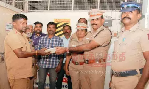 தபால்காரர் தவறவிட்ட பணத்தை மீட்ட போலீசார்