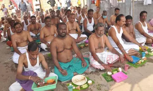 தை அமாவாசையையொட்டிஈரோட்டில் முன்னோர்களுக்கு திதி கொடுத்து வழிபாடு தை அமாவாசையையொட்டிஈரோட்டில் முன்னோர்களுக்கு திதி கொடுத்து வழிபாடு