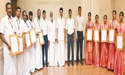 354 தற்காலிக ஆசிரியர்கள், பணியாளர்களுக்கு தொகுப்பூதியம் உயர்வு; முதல்-அமைச்சர் மு.க.ஸ்டாலின் ஆணைகளை வழங்கினார் 354 தற்காலிக ஆசிரியர்கள், பணியாளர்களுக்கு தொகுப்பூதியம் உயர்வு; முதல்-அமைச்சர் மு.க.ஸ்டாலின் ஆணைகளை வழங்கினார்