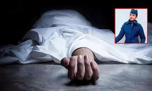 கொல்கத்தா; 4-வது மாடியில் இருந்து குதித்து விமான பணிப்பெண் தற்கொலை