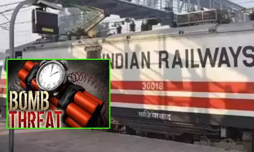 ரெயில் புறப்படுவதை தாமதப்படுத்த வெடிகுண்டு இருப்பதாக போலி அழைப்பு விடுத்த விமானப்படை வீரர் கைது ரெயில் புறப்படுவதை தாமதப்படுத்த வெடிகுண்டு இருப்பதாக போலி அழைப்பு விடுத்த விமானப்படை வீரர் கைது