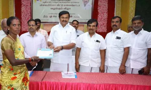 38 பேருக்கு விலையில்லா வீட்டுமனை பட்டா -  அமைச்சர் மு.பெ.சாமிநாதன் வழங்கினார்