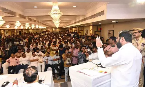 பழைய ஓய்வூதிய திட்டம் குறித்து கல்வித்துறை ஆய்வு செய்கிறது- ஏக்நாத் ஷிண்டே பேச்சு பழைய ஓய்வூதிய திட்டம் குறித்து கல்வித்துறை ஆய்வு செய்கிறது- ஏக்நாத் ஷிண்டே பேச்சு