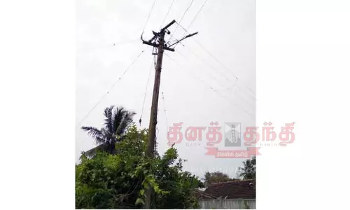 சாய்ந்து விழும் நிலையில் மின்கம்பங்கள்