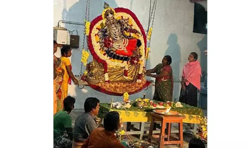 தென்பசியார்நாக அங்காளம்மன் கோவிலில் ஊஞ்சல் உற்சவம் தென்பசியார்நாக அங்காளம்மன் கோவிலில் ஊஞ்சல் உற்சவம்