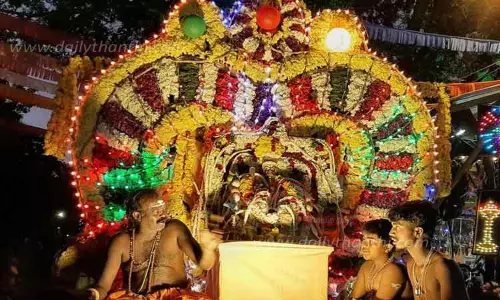 சக்தி முனீஸ்வரர் கோவில் தேரோட்டம்