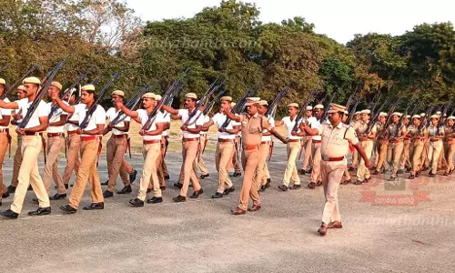 நகையில் குடியரசு தின அணிவகுப்பு ஒத்திகை நகையில் குடியரசு தின அணிவகுப்பு ஒத்திகை