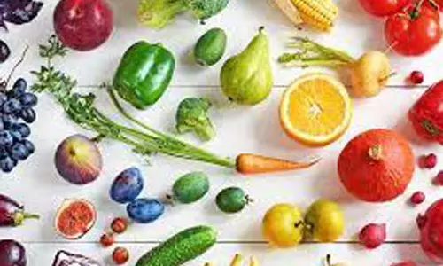 நாமக்கல் உழவர்சந்தையில்ரூ.9 லட்சத்துக்கு காய்கறி, பழங்கள் விற்பனை