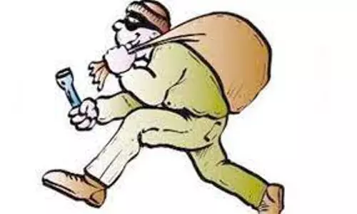 பரமத்தி பகுதியில்தொடர் திருட்டு முயற்சிகளால் பொதுமக்கள் அச்சம் பரமத்தி பகுதியில்தொடர் திருட்டு முயற்சிகளால் பொதுமக்கள் அச்சம்