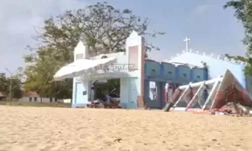 தூய சந்தியாகப்பர் ஆலயம் இடிக்கும் பணி தொடங்கியது