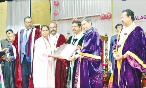 காரைக்குடி அழகப்பா பல்கலைக்கழகத்தில் 1,124 மாணவ-மாணவிகளுக்கு பட்டம் காரைக்குடி அழகப்பா பல்கலைக்கழகத்தில் 1,124 மாணவ-மாணவிகளுக்கு பட்டம்