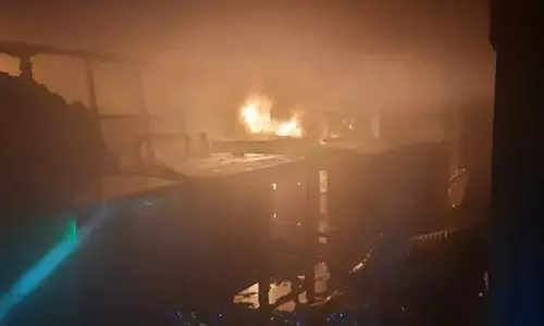 செங்குன்றத்தில் மின்வாரிய அலுவலகத்தில் தீ விபத்து; கம்ப்யூட்டர், ஆவணங்கள் எரிந்து சாம்பல்