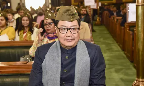 நீதிபதிகளையும் அவர்களின் தீர்ப்புகளையும் பொதுமக்கள் பார்த்துக்கொண்டிருக்கின்றனர் - மத்திய சட்ட மந்திரி