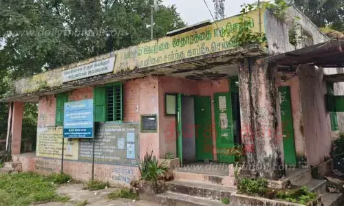 இடிந்து விழும் நிலையில் வேளாண் அலுவலகம்