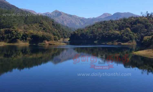 கீழ் நீராறு அணையில் படகு சவாரி