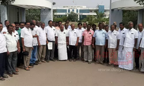 கனரக வாகனங்களுக்குஆன்லைனில் அபராதம் விதிக்கும் முறையை ரத்து செய்ய வேண்டும்போலீஸ் சூப்பிரண்டிடம், லாரி உரிமையாளர்கள் மனு கனரக வாகனங்களுக்குஆன்லைனில் அபராதம் விதிக்கும் முறையை ரத்து செய்ய வேண்டும்போலீஸ் சூப்பிரண்டிடம், லாரி உரிமையாளர்கள் மனு