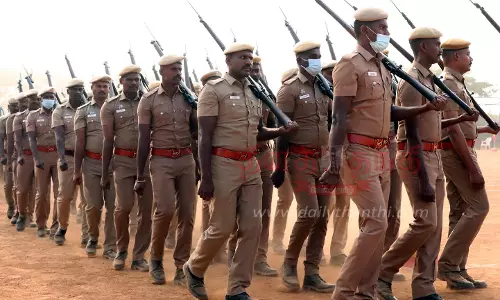 போலீசார் அணிவகுப்பு ஒத்திகை போலீசார் அணிவகுப்பு ஒத்திகை