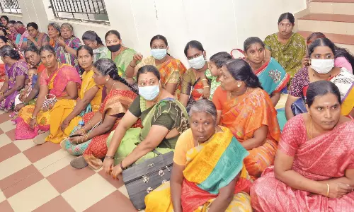 கைத்தறி நெசவாளர்கள் தர்ணா போராட்டம் கைத்தறி நெசவாளர்கள் தர்ணா போராட்டம்
