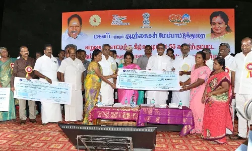 குடும்ப தலைவிகளுக்கு ரூ.1,௦௦௦ வழங்கும் திட்டம்