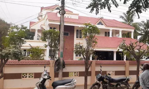 தொழிலதிபர் வீட்டில் 150 பவுன் நகைகள், ரூ.5 லட்சம் கொள்ளை