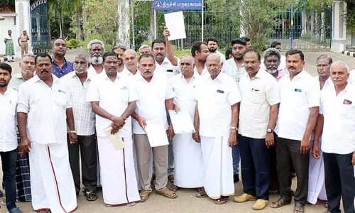 ஆன்லைனில் அபராதம் விதிக்கும் முறையை ரத்து செய்ய வேண்டும் போலீஸ் கமிஷனரிடம் லாரி உரிமையாளர்கள் மனு