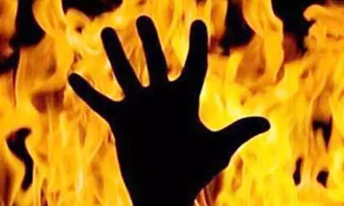 போலீஸ் சூப்பிரண்டு அலுவலகம் முன்பு தீக்குளித்து தற்கொலைக்கு முயன்ற போலீஸ்காரர்