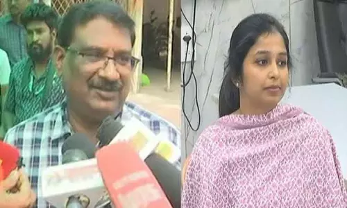 சர்ச்சைக்குரிய மருத்துவ ஆலோசனைகள்; எழுத்துப்பூர்வமாக விளக்கம் அளிக்க சித்த மருத்துவர் ஷர்மிகாவுக்கு உத்தரவு சர்ச்சைக்குரிய மருத்துவ ஆலோசனைகள்; எழுத்துப்பூர்வமாக விளக்கம் அளிக்க சித்த மருத்துவர் ஷர்மிகாவுக்கு உத்தரவு