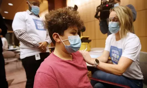 அமெரிக்கர்களுக்கு ஆண்டுக்கு ஒரு முறை கொரோனா பூஸ்டர் டோஸ் பரிந்துரை அமெரிக்கர்களுக்கு ஆண்டுக்கு ஒரு முறை கொரோனா பூஸ்டர் டோஸ் பரிந்துரை