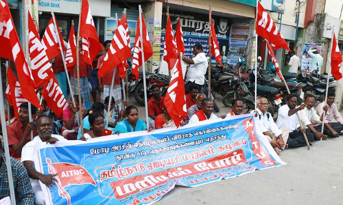 தொழிலாளர் விரோத கொள்கைகளை எதிர்த்துஏ.ஐ.டி.யு.சி. தொழிற்சங்கத்தினர் மறியல்63 பேர் கைது தொழிலாளர் விரோத கொள்கைகளை எதிர்த்துஏ.ஐ.டி.யு.சி. தொழிற்சங்கத்தினர் மறியல்63 பேர் கைது