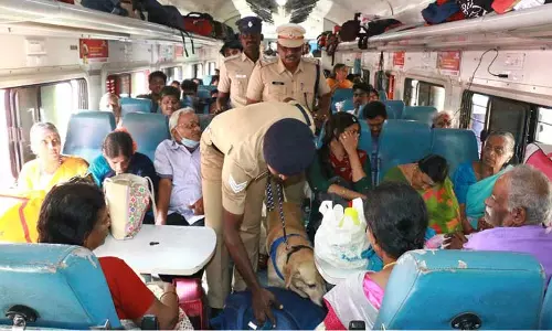 குடியரசு தின விழாவையொட்டிவிழுப்புரம் மாவட்டத்தில் பலத்த பாதுகாப்பு ஏற்பாடுபஸ், ரெயில் நிலையங்களில் போலீசார் தீவிர சோதனை