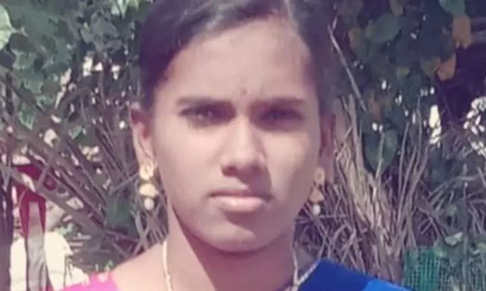 ஆட்டோக்கள் மோதியதில் கல்லூரி மாணவி பலி ஆட்டோக்கள் மோதியதில் கல்லூரி மாணவி பலி