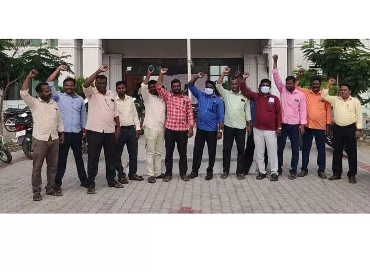 திருவெண்ணெய்நல்லூர்அரசு கல்லூரியில் கவுரவ விரிவுரையாளர்கள் ஆர்ப்பாட்டம் திருவெண்ணெய்நல்லூர்அரசு கல்லூரியில் கவுரவ விரிவுரையாளர்கள் ஆர்ப்பாட்டம்