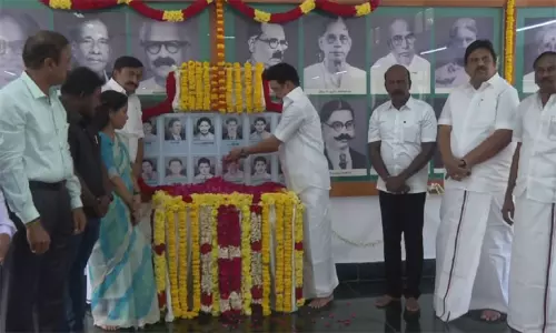 மொழிப்போர் தியாகிகள் தினம்: முதல்-அமைச்சர் ஸ்டாலின் மலர்தூவி மரியாதை மொழிப்போர் தியாகிகள் தினம்: முதல்-அமைச்சர் ஸ்டாலின் மலர்தூவி மரியாதை