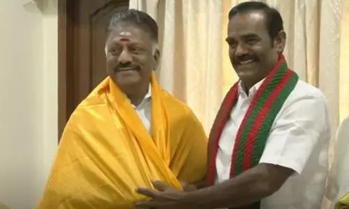 ஈரோடு இடைத்தேர்தல்: ஓ.பி.எஸ் அணிக்கு தமிழ்நாடு கொங்கு இளைஞர் பேரவை கட்சி ஆதரவு...! ஈரோடு இடைத்தேர்தல்: ஓ.பி.எஸ் அணிக்கு தமிழ்நாடு கொங்கு இளைஞர் பேரவை கட்சி ஆதரவு...!