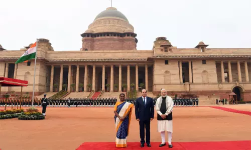 எகிப்து அதிபருக்கு  ஜனாதிபதி மாளிகையில் உற்சாக  வரவேற்பு